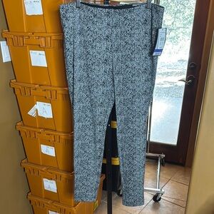 Intro Love the Fit Laura Double Knit Legging Herringbone Black White Size 1X